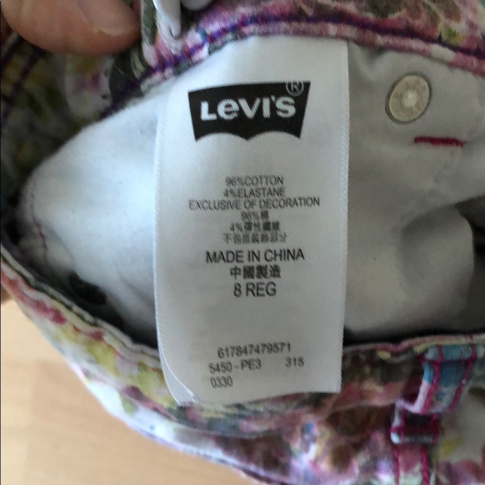 {Levi’s}- Size 8- Floral The Knit Jean - Picture 3 of 5